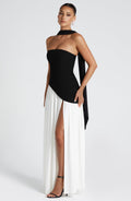 Vestido Maxi Sin Tirantes con Abertura Alta y Cintura Asimétrica