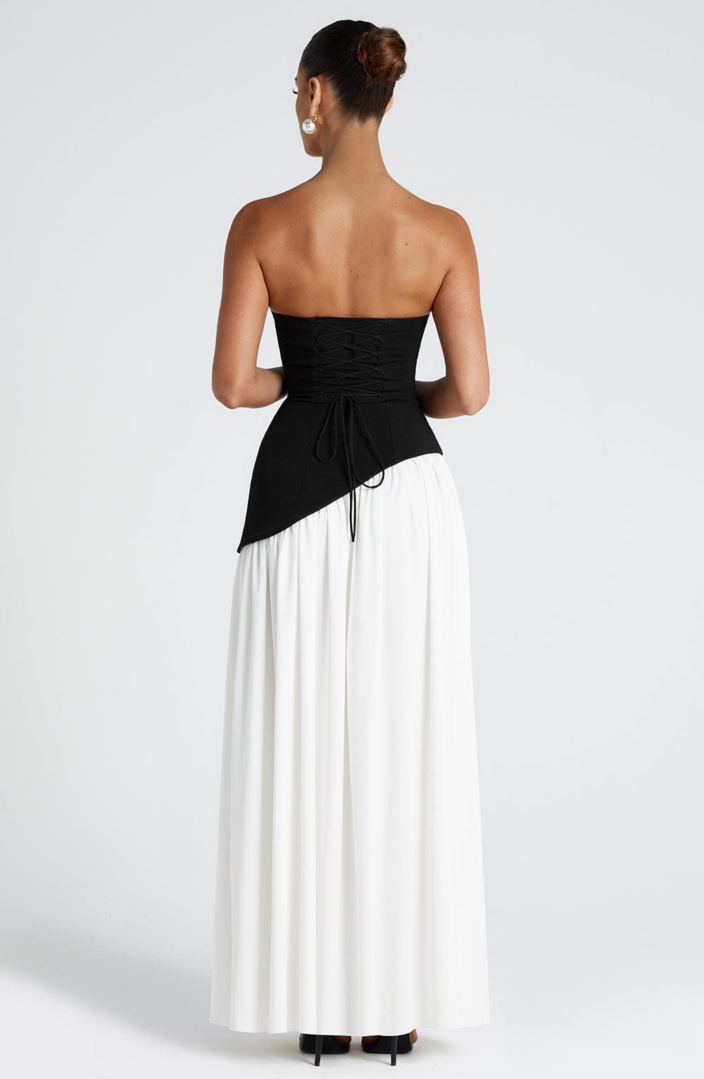 Vestido Maxi Sin Tirantes con Abertura Alta y Cintura Asimétrica